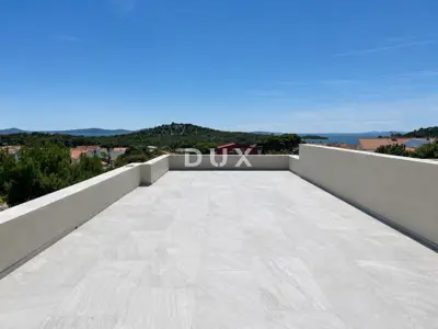 Stan 110,8 m², Tribunj - krovna terasa i pogled na more - 7