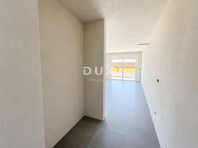 Stan 110,8 m², Tribunj - krovna terasa i pogled na more - 21
