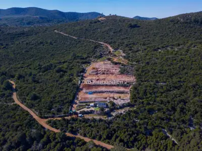 Atraktivno građevinsko zemljište blizu plaže, otok Hvar