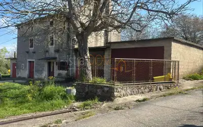 - Labin okolica, kamene kuće sa velikim zemljištem -