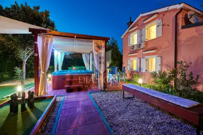 Haus 168 m², Umag - Pool und gepflegter Garten