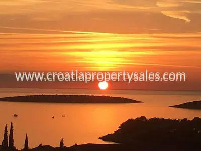 Stan, Šolta, 180 m², 3-soban, 400 000 €
