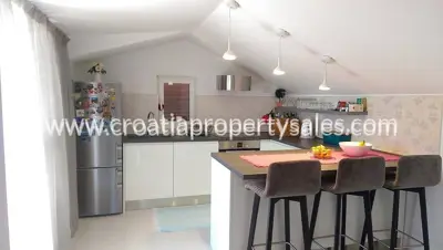 Wohnung, Šolta, 180 m², 3-Zimmer, 400 000 € - 3