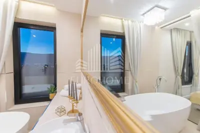 SPLIT, KMAN, VRHUNSKA PRILIKA, Luksuzan hotel sa 15 jedinica, 450 m²