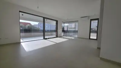 Apartment with private garden in the prestigious zone of Zadar