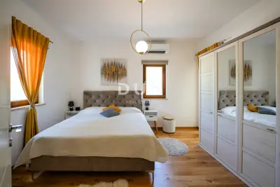 Villa 280 m², Sveti Petar u Šumi - pool and garden area - 18