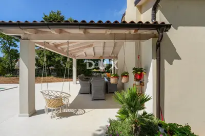 Villa 280 m², Sveti Petar u Šumi - pool and garden area