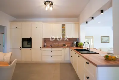 Villa 280 m², Sveti Petar u Šumi - pool and garden area - 12