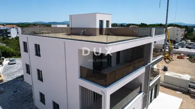 VODICE, SRIMA - Penthouse with elevator, rooftop terrace 109 m², 70 m from the beach