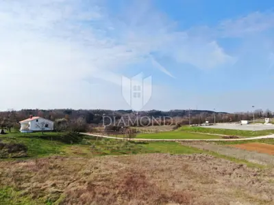 Building plot 3,153 m², Stari Pazin - quiet settlement