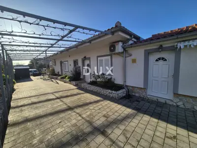 House 264 m², Pirovac - 3 apartments and 300 m from the sea