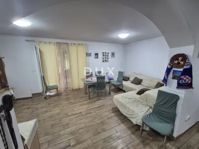 House 264 m², Pirovac - 3 apartments and 300 m from the sea - 8