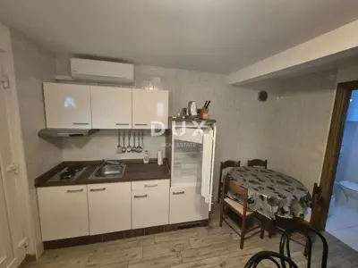 House 264 m², Pirovac - 3 apartments and 300 m from the sea - 18