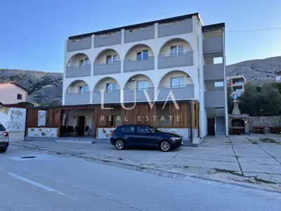 Hotel 750 m², Pag - 24 Zimmer, 100 m vom Meer