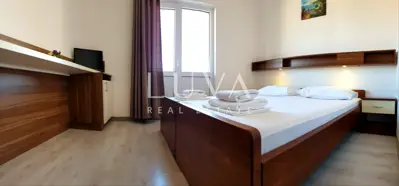 Hotel 750 m², Pag - 24 Zimmer, 100 m vom Meer - 10