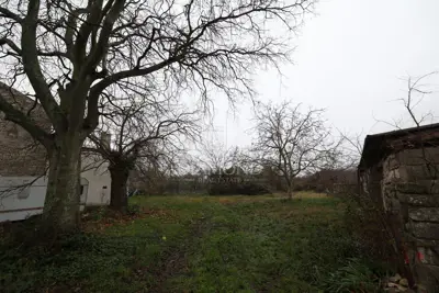 Bale, surroundings, stone house for renovation with a large yard - 11