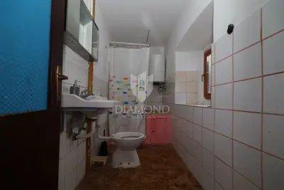 Bale, surroundings, stone house for renovation with a large yard - 20