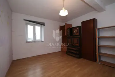 Bale, surroundings, stone house for renovation with a large yard - 16