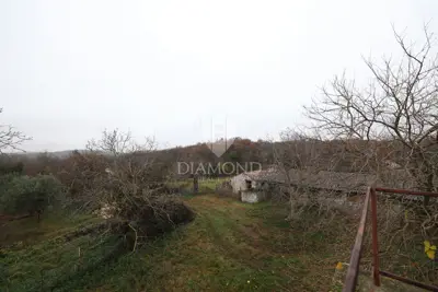 Bale, surroundings, stone house for renovation with a large yard - 6