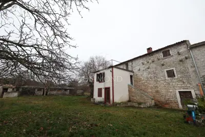 Bale, surroundings, stone house for renovation with a large yard - 2