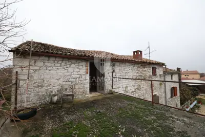 Bale, surroundings, stone house for renovation with a large yard - 9