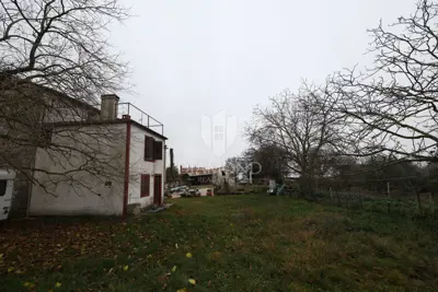 Bale, surroundings, stone house for renovation with a large yard - 7