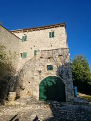 Haus 150 m², Svetvinčenat - Pool und eingezäuntes Anwesen