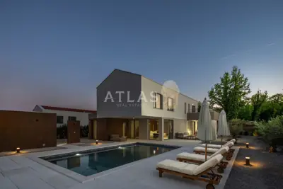 Vila 283 m², Labin - grijani bazen i okućnica 2.000 m²