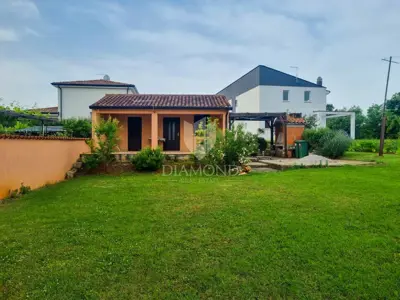 Građevinsko zemljište 788 m², Poreč - započet projekt tri stana