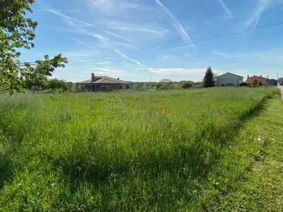 Baugrundstück in Barban, asphaltierter Zugang und Infrastruktur - 5