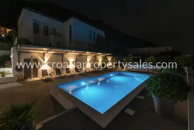 Vila u Makarskoj, pogled na more i grijani bazen - 2