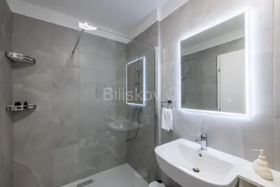 Apartment 94 m², Strožanac, garden 146 m² and jacuzzi - 14