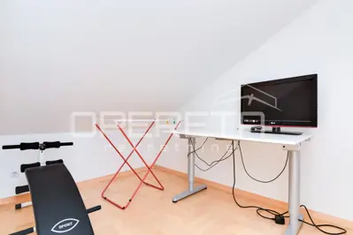 Najam, Stan, Remete, Kameniti stol, 2,5s, 100 m² - 7