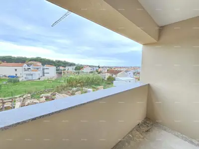 Stan 2. kat, Valdebek - novogradnja s velikom terasom