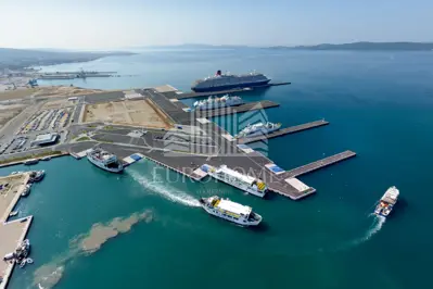 Baugrundstück 4.875 m², Gaženica - neben dem Hafen