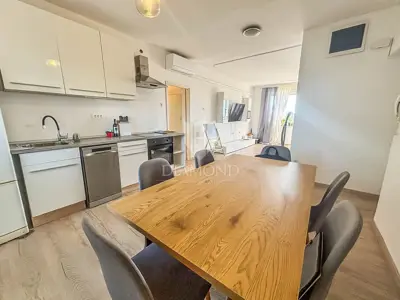 Stan 79 m², Umag - pogled na more i centar