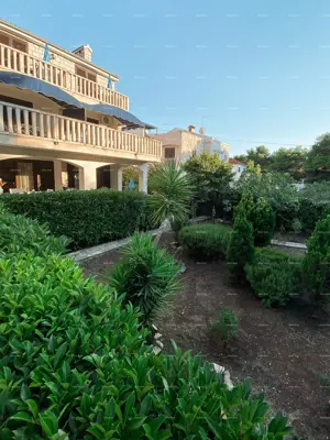 Villa in Supetar, 345 m² - 150 m from the beach and six apartments - 3