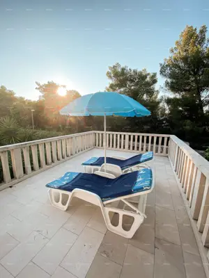 Villa in Supetar, 345 m² - 150 m from the beach and six apartments - 8