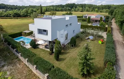 Luxusvilla mit zwei Pools in ruhiger Lage