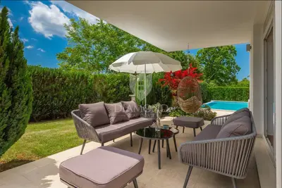 Luxusvilla mit zwei Pools in ruhiger Lage - 13
