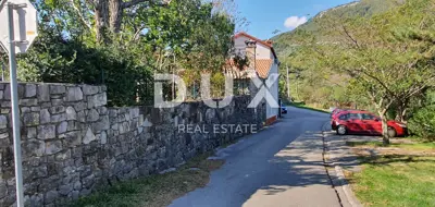 Wohn- und Geschäftsgebäude 550 m², Roč - Garten und Außenkamin - 15