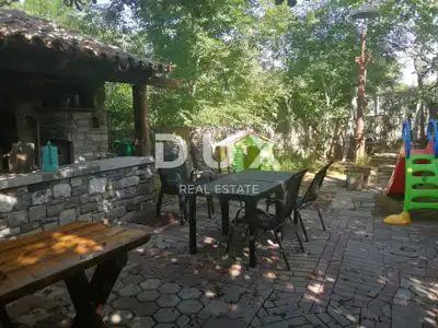 Wohn- und Geschäftsgebäude 550 m², Roč - Garten und Außenkamin - 8