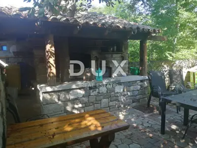 Wohn- und Geschäftsgebäude 550 m², Roč - Garten und Außenkamin - 5