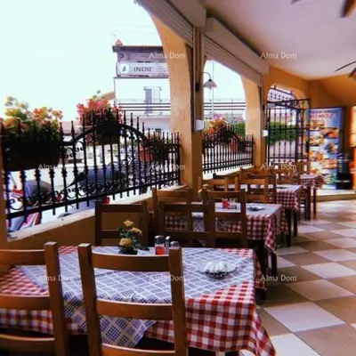 Stambeno-poslovni objekt, Medulin, uhodan restoran u centru