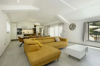 Villa 170 m², Labin - modern and elegant - 2