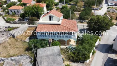 Kuća 171 m², Vinišće - mirna lokacija blizu plaže