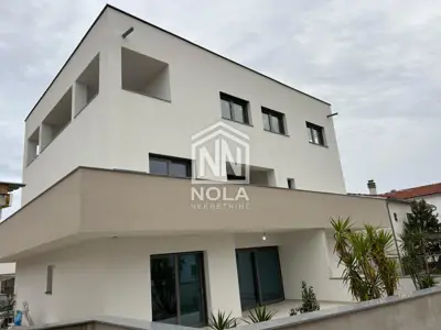 Stan 93 m², Vodice - 2 spavaće sobe, velika terasa