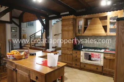 Kuća 312 m², Split - mirno mjesto u prirodi - 4
