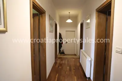 Kuća 312 m², Split - mirno mjesto u prirodi - 7