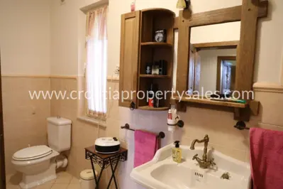 Kuća 312 m², Split - mirno mjesto u prirodi - 8